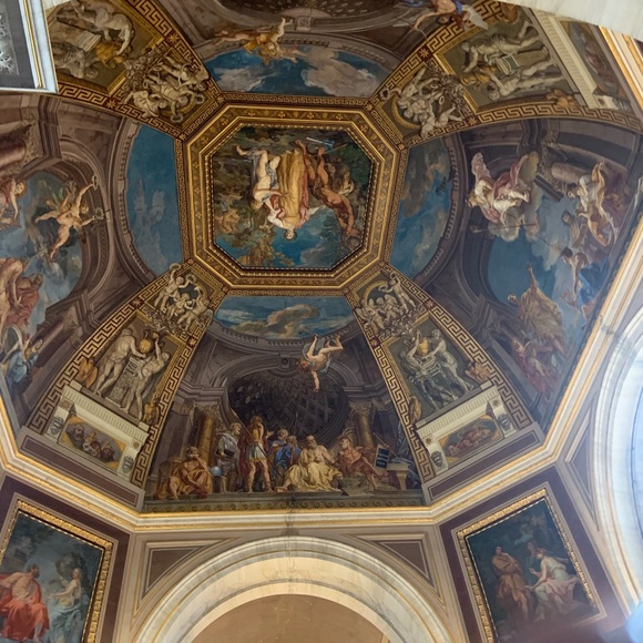 Meet your Posher, Courtney - Picture 1 of 1